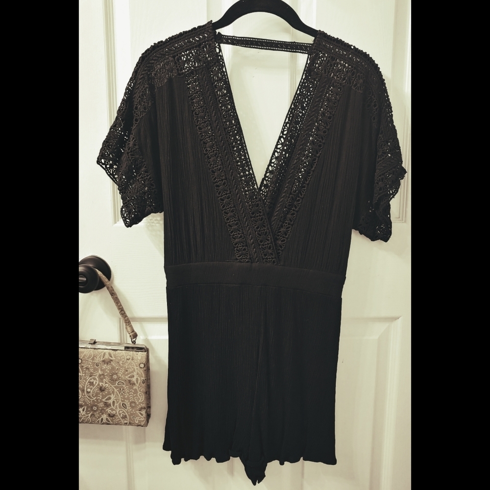 🪩 3/$15 F21 • Crochet Trim Romper